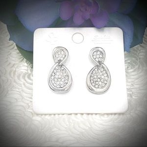 🍀 Rhinestone Dainty Stud Earrings